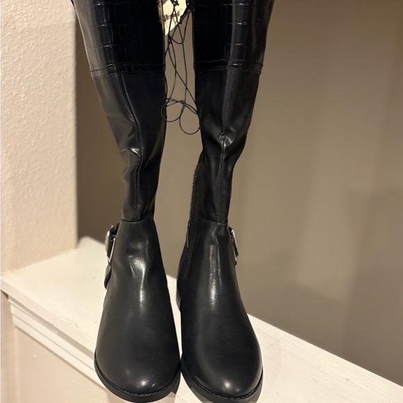 St Johns Bay Roslyn Riding Boot Size 8W Wide Calf Faux Leather Tall Black NEW - Picture 3 of 10